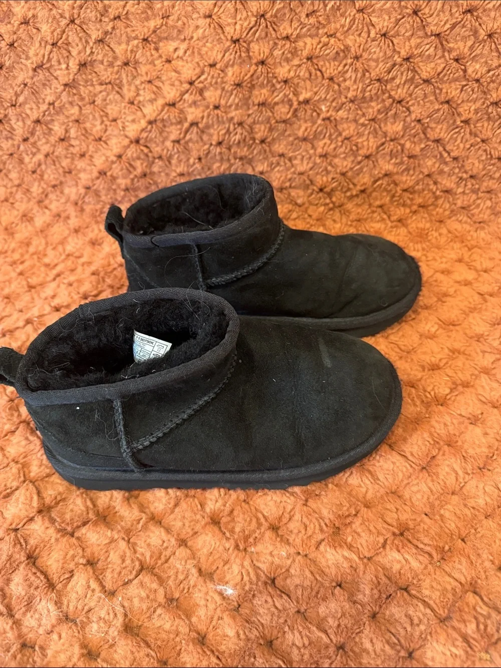 Black Ugg Cozy Shearling-Lined boots